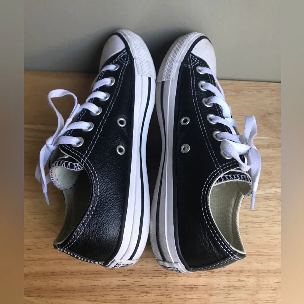 Converse Chuck Taylor All Star Leather Size: US Mens 4.5 Wo’s 6.5 EUR 37